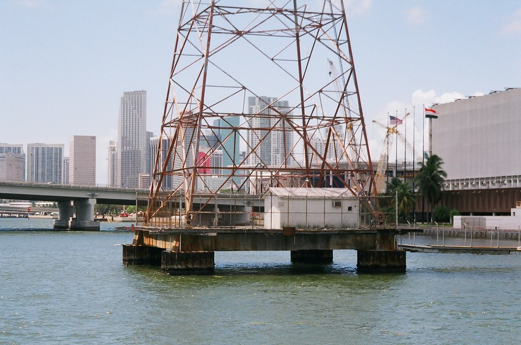 Radio Antenna Tower Miami Herald Building Olympus Infinity… Flickr