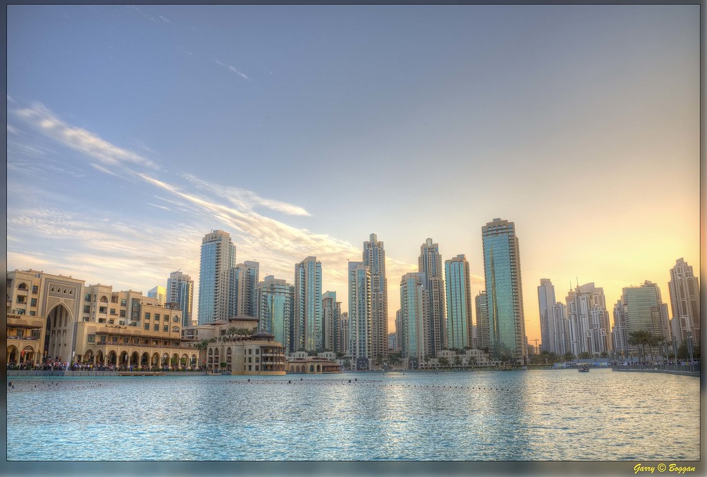 Sunset Dubai Mall At Dubai mall awaiting water display a… Flickr