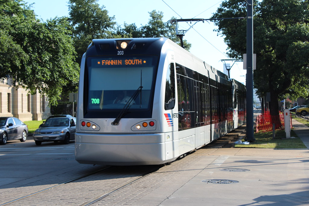 708 203 Houston Light Rail, approaching Museum District St… Flickr