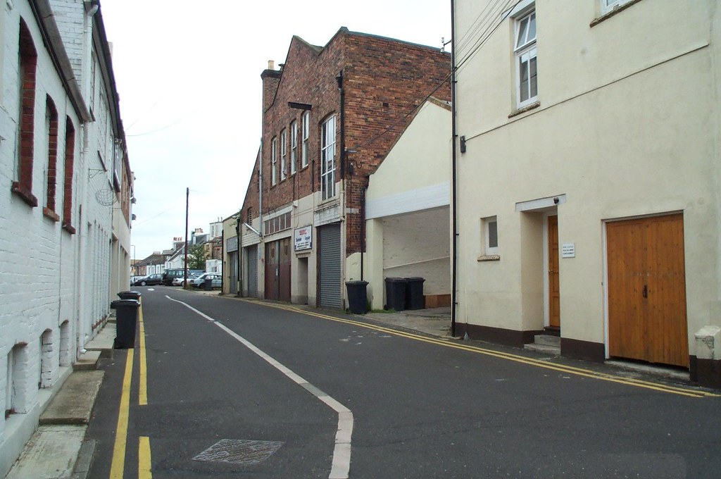 UPPER NORWICH RD. BOURNEMOUTH. DORSET. JULY 2000 BOURNEMOUTH GRANT