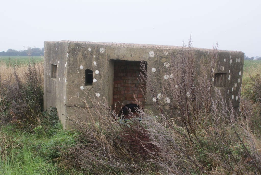 E11735 (2) Type 22 pillbox behind the caravan park,Walcott… Rich