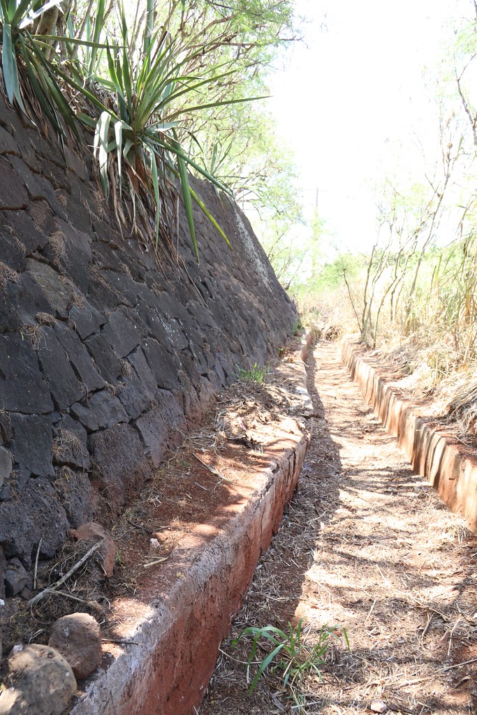 Honouliuli Archaeology Field Work Dr. Bill Belcher and UH … Flickr