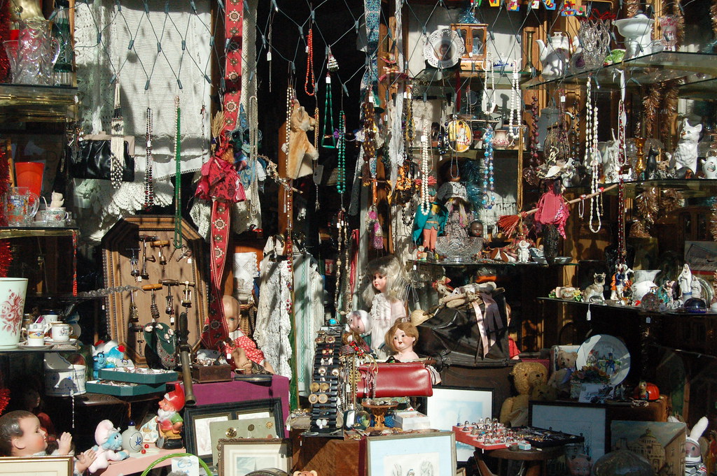 Bric a brac 347985Bric a brac vaise