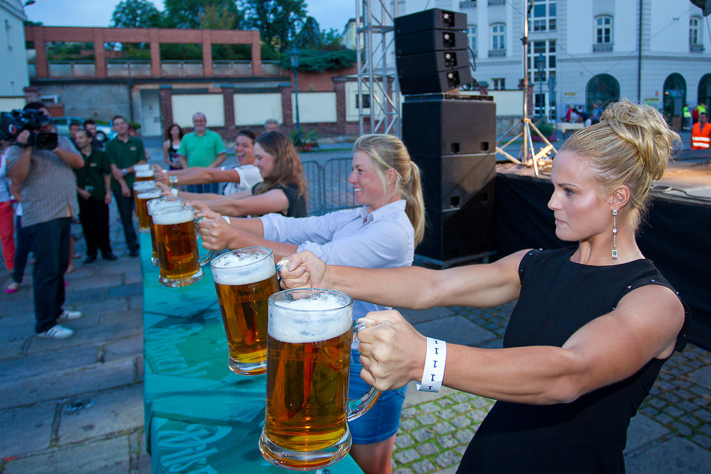 Carly Booth in the beer holding competition 07/08/2013. La… Flickr