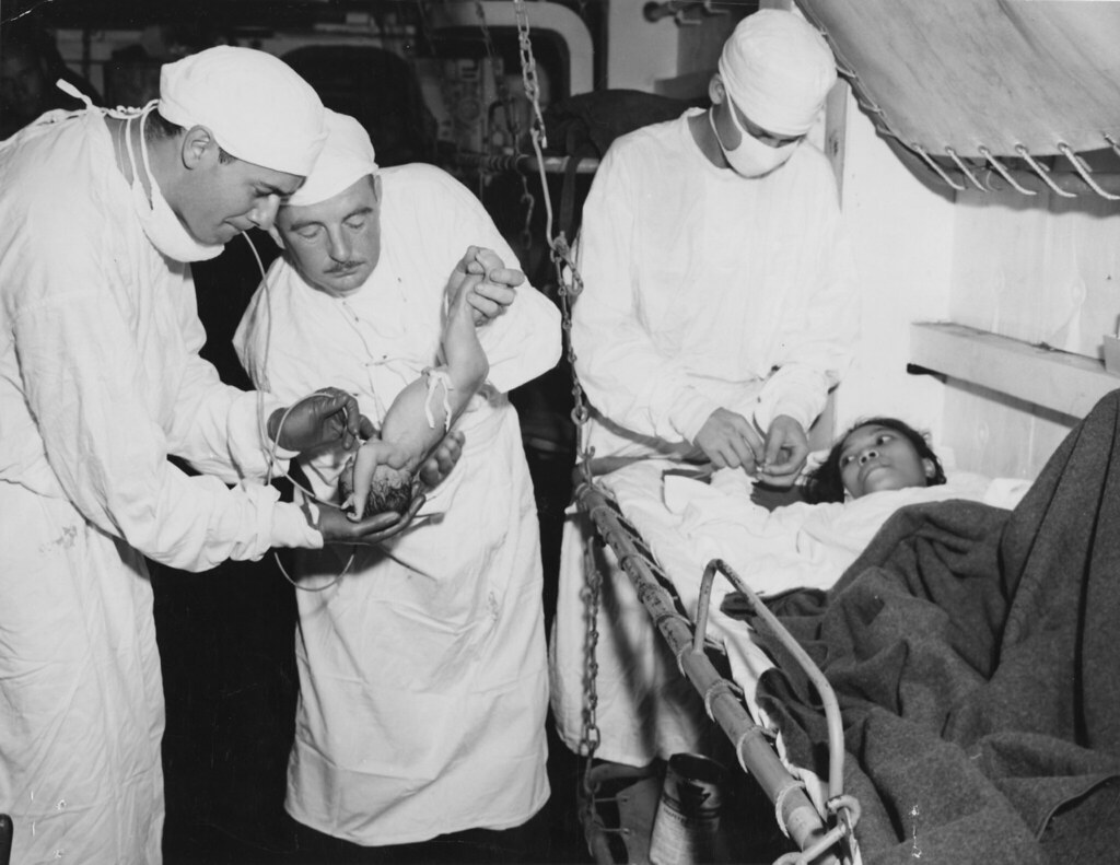 0979361 0979361 [Doctors delivering baby.] [Women.] [I… Flickr