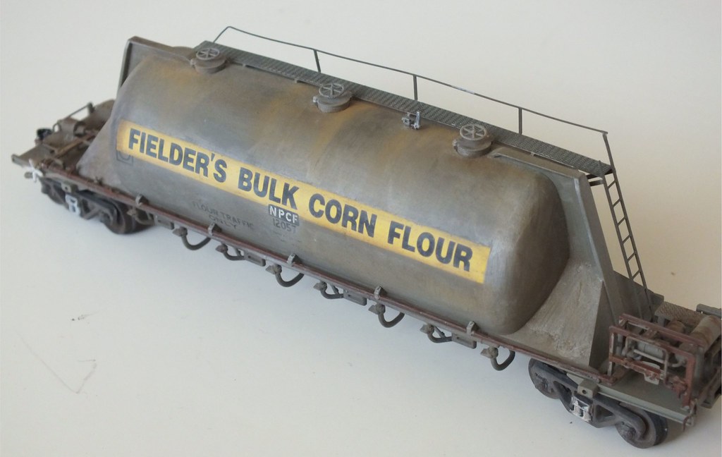 Fielders corn Flour A weathered Casula Hobbies hopper. Rails in