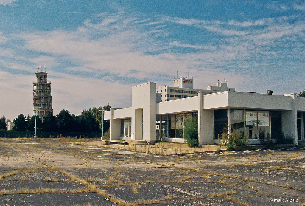 Abandoned Car Dealership Niles, IL Roll 11 Lomography /… Flickr