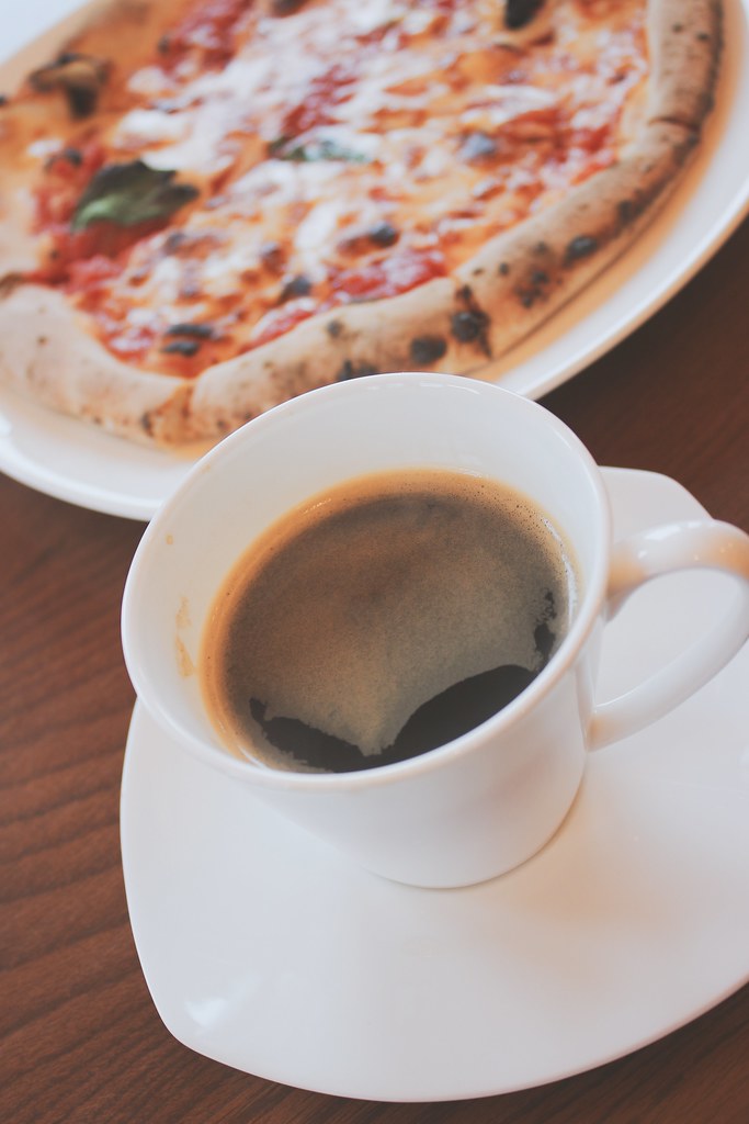 Pizza and Coffee. MIKI Yoshihito Flickr
