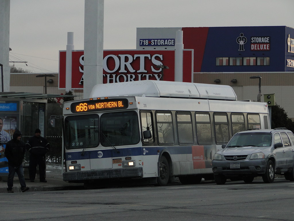 DSC05076 2011 NFI C40LF 210 Q66 at Northern Blvd and 54th… Flickr