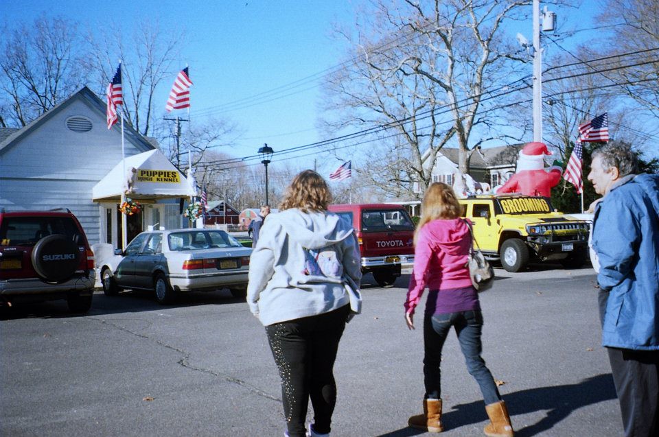 391830_347047465322065_1870358315_n going to the pet store… Flickr