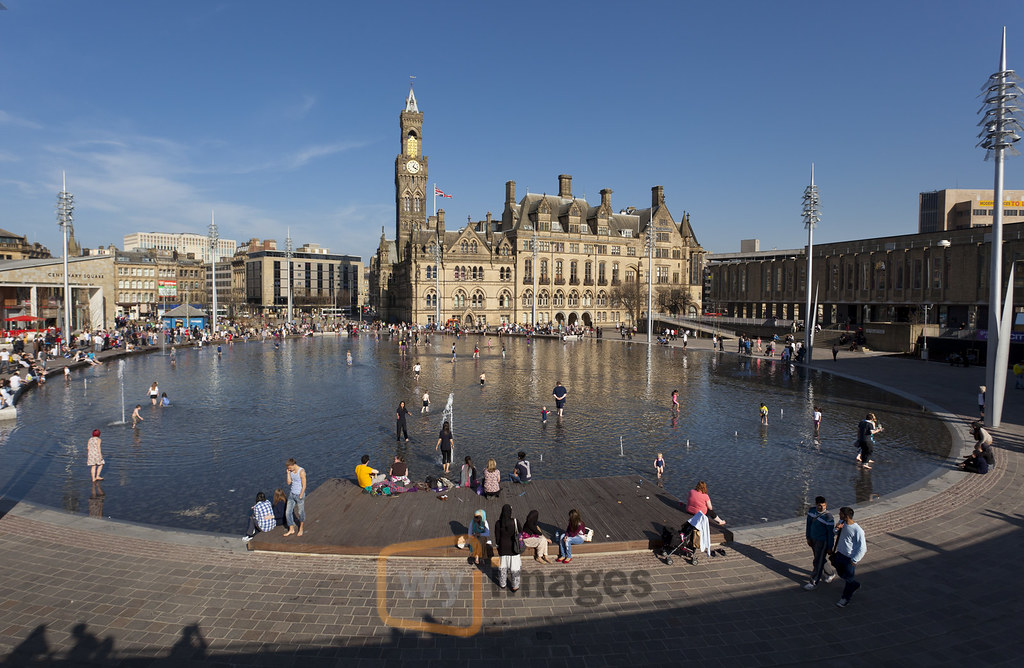 PT12_11570 The completed Bradford City Park water feature,… Flickr
