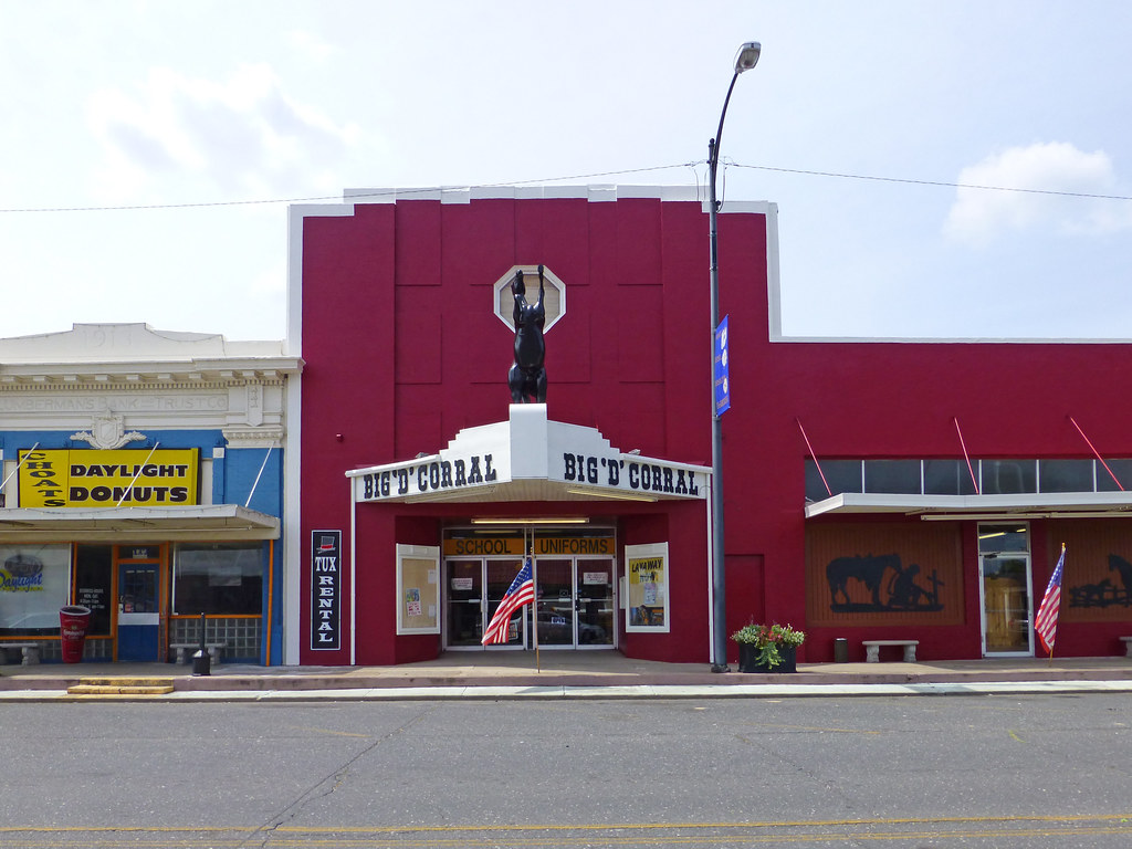 DeRidder, LA former Uptown Theater The only thing that Cin… Flickr