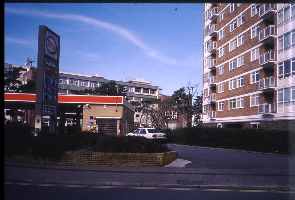 BATH RD PETROL STATION. BOURNEMOUTH. DORSET. MARCH 1997 Flickr