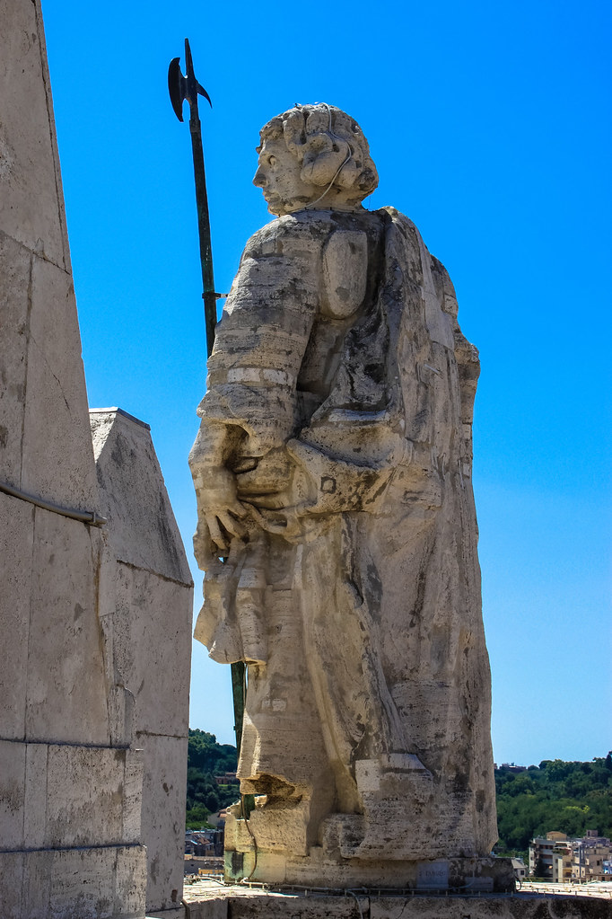 Statues on roof of St Peter's, Vatican Andy Hay Flickr