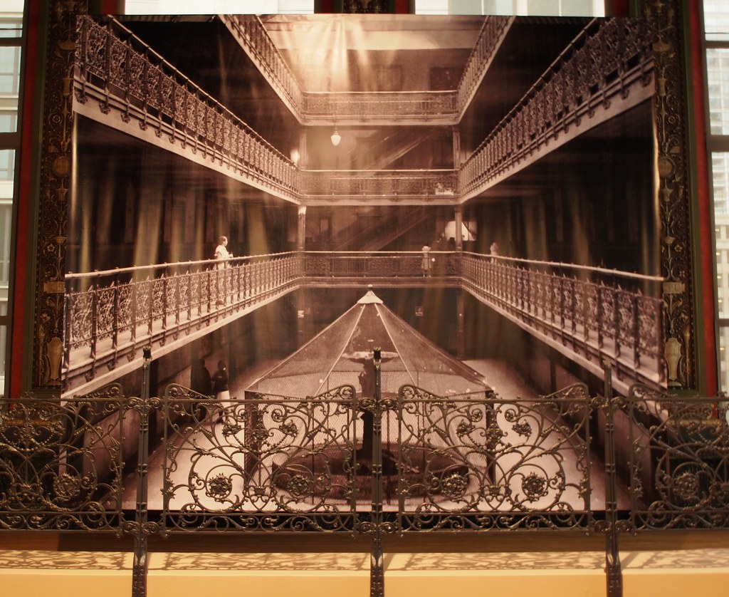 Mecca Flats Blues The fountain in the atrium was enclosed … Flickr