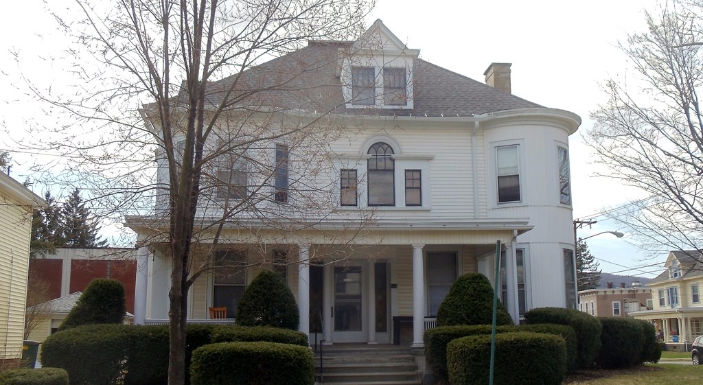 THE EVERETT GURNEY HOUSE Oneonta, NY built in l900 by Eve… Flickr