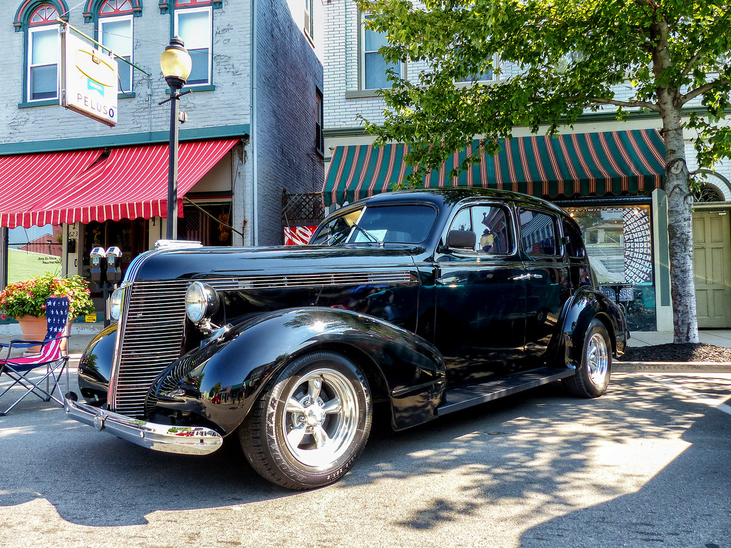 1937 Pontiac Four Door Sedan Rides on Monmouth car show in… Flickr