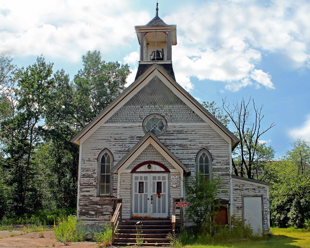 Hard Times in Palmer This old church, seemingly abandoned,… Flickr