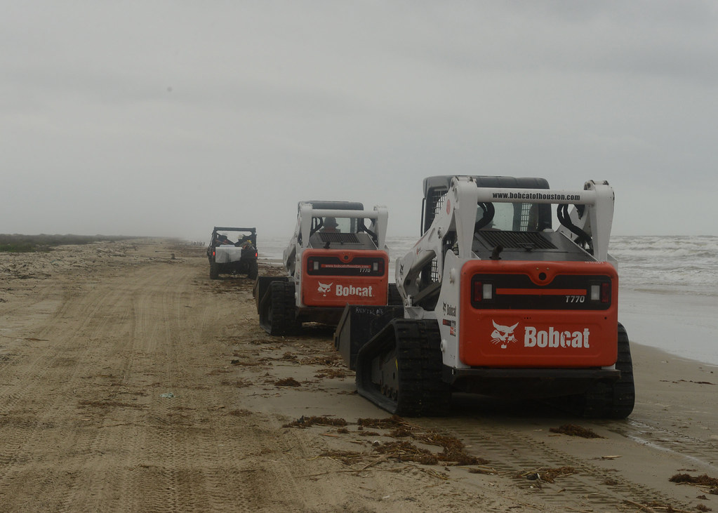 South Matagorda Island cleanup efforts Response personnel … Flickr