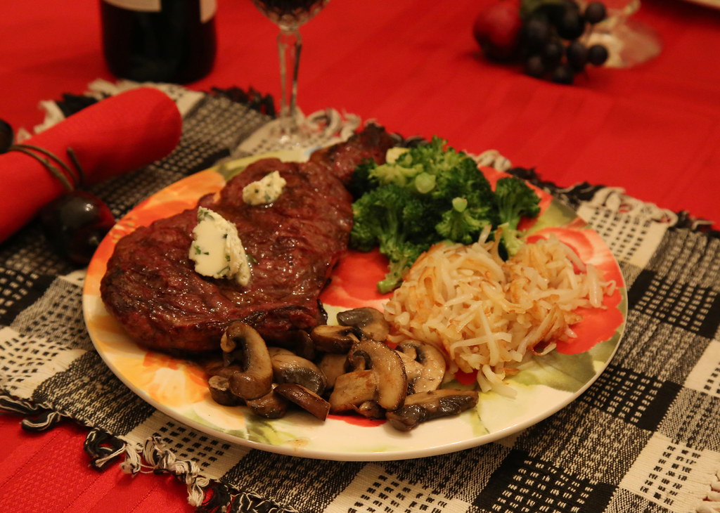 whats_for_dinner_6D1467 Steak with tarragon butter, mushro… Flickr