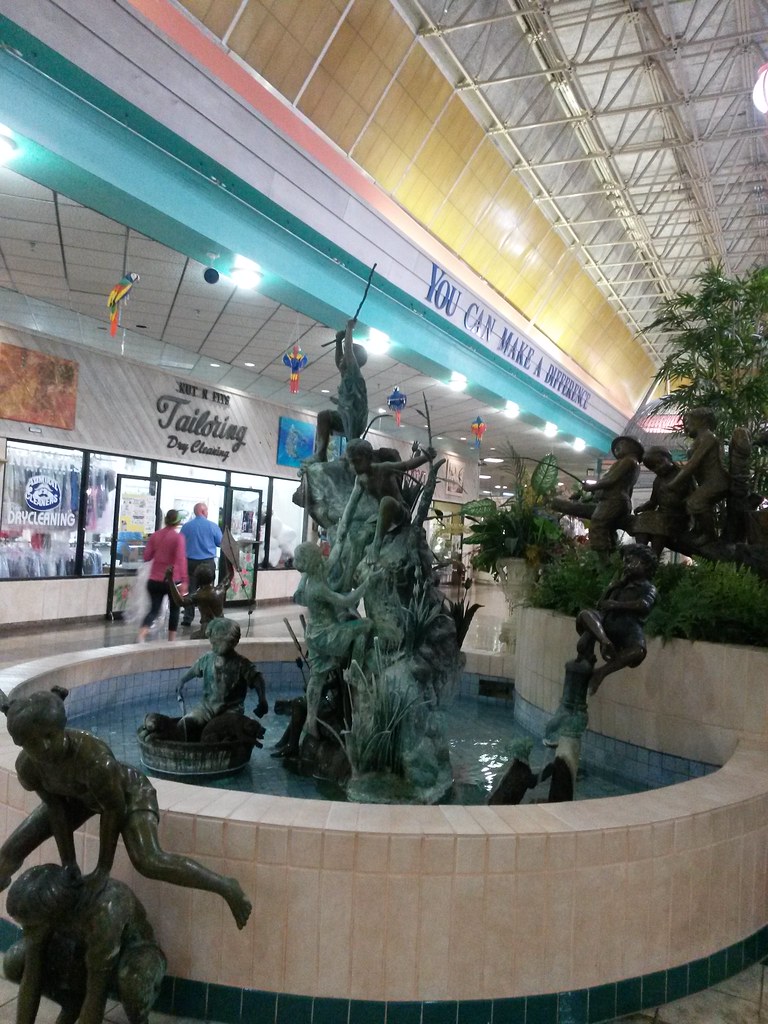 "Old" Wellington Mall, Wellington FL Fountain and sculptur… Flickr