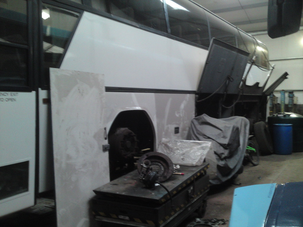 PIL 3526 Neoplan cityliner seen in rees Abergavenny garage… Flickr