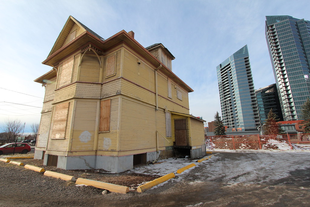 Calgary abandoned house 12 Ave SE and Macleod trail Flickr