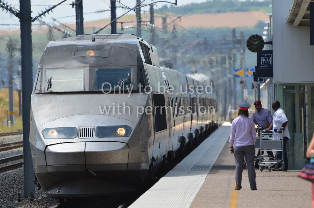 TGV at Lorraine TGV A TGV fast train arrives at Lorraine T… Flickr