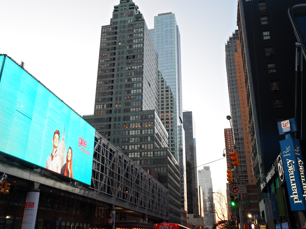 McGraw Hill Building and the Orion from 42nd Street as dar… Flickr