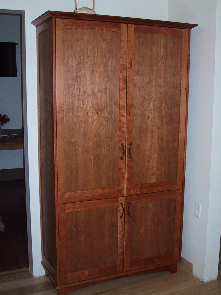 Pantry/Armoire Robert Ortiz Flickr