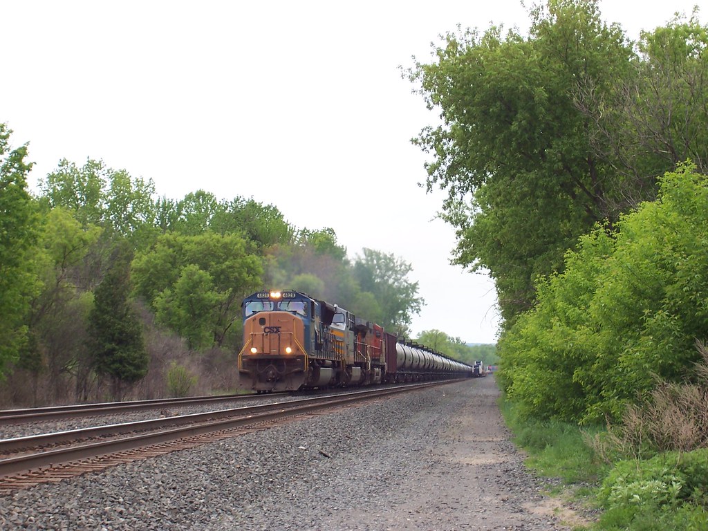 Wampsville, NY Eastbound CSX Freight train on the Oneida b