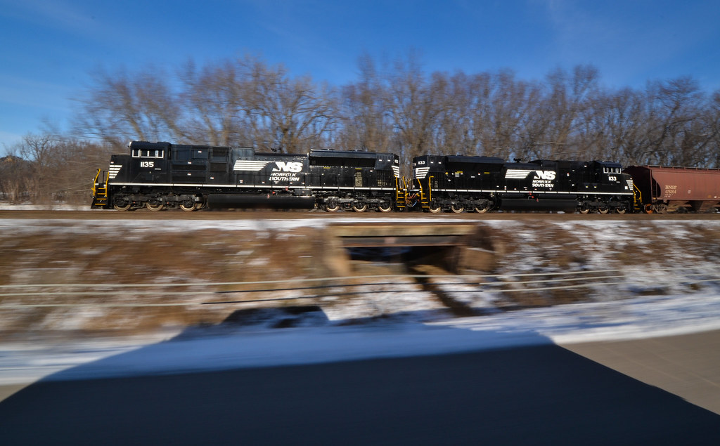 Smelly Paint Freshly painted NS SD70ACe's scream up the ri… Flickr