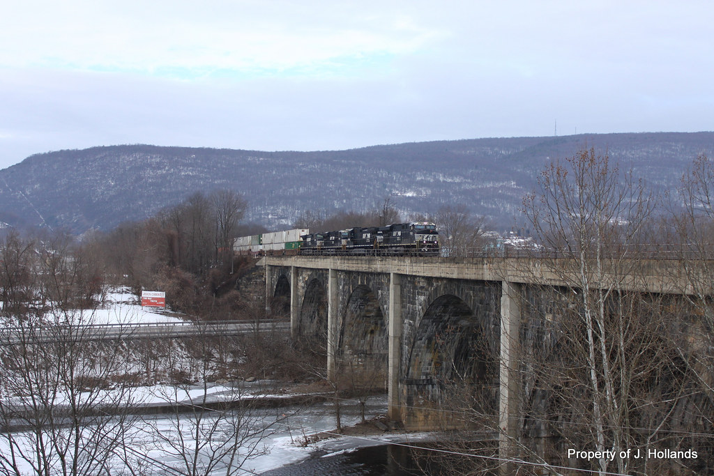 070a NS Pittsburgh Line Trainwatching Winter 2014 Flickr