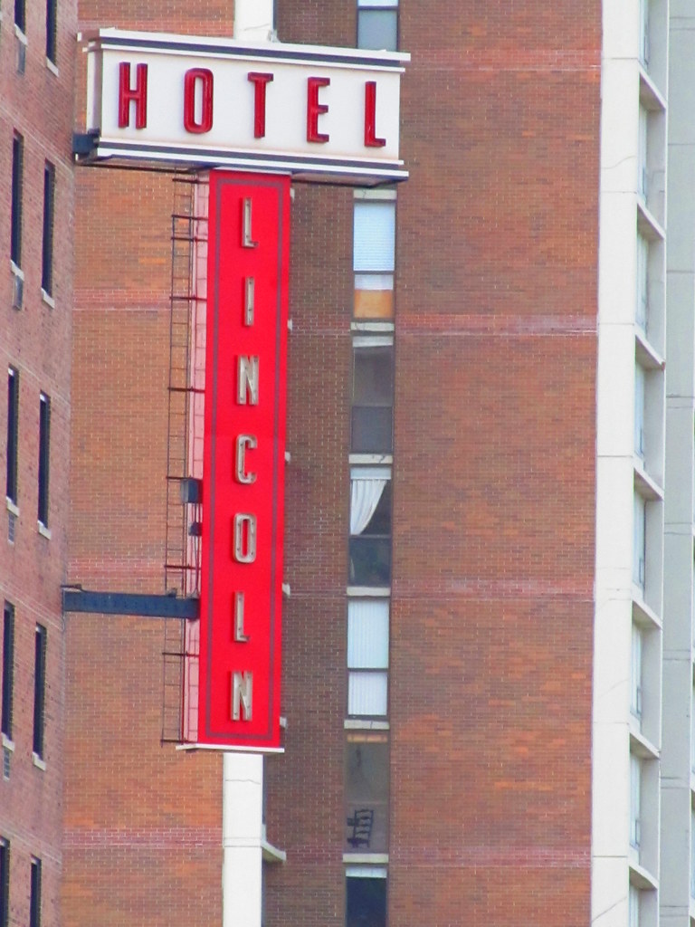Hotel Lincoln Sign 1816 N Clark St Chicago, IL 60614 www.j… Flickr