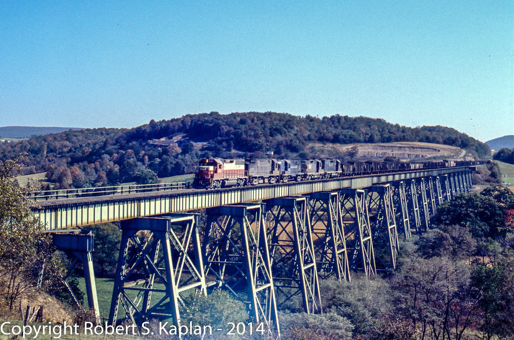 Meyersdale, PA, Salisbury Viaduct, 1074 A Westbound is cr… Flickr