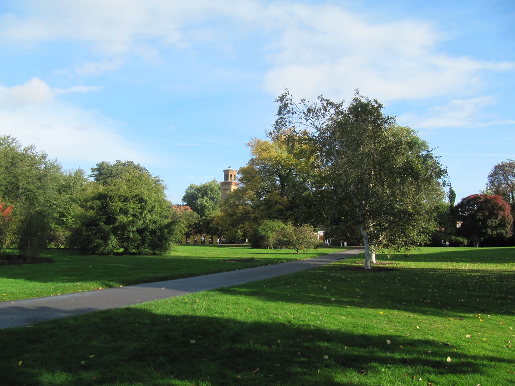 Looking back to Victoria Gate Kew Gardens in October 2013 … Flickr