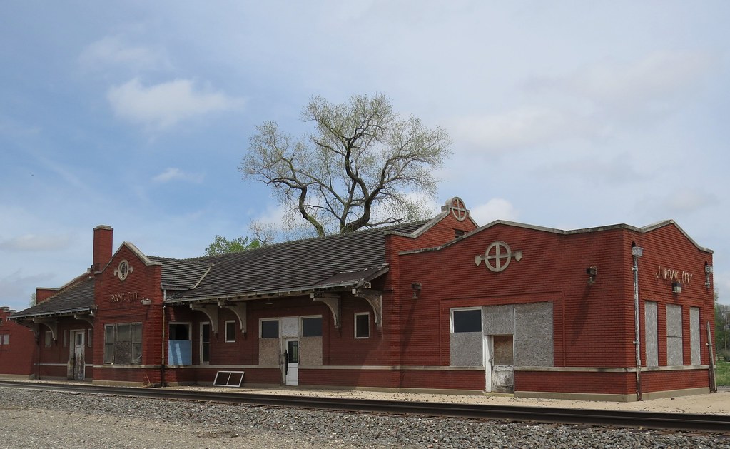 Strong City, KS Depot Strong City, Kansas; passenger servi… Flickr