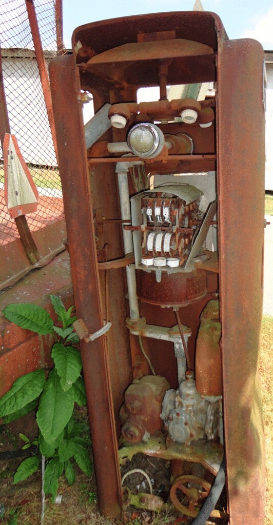 Bostwickgaspump2 Eddie Whitlock Flickr