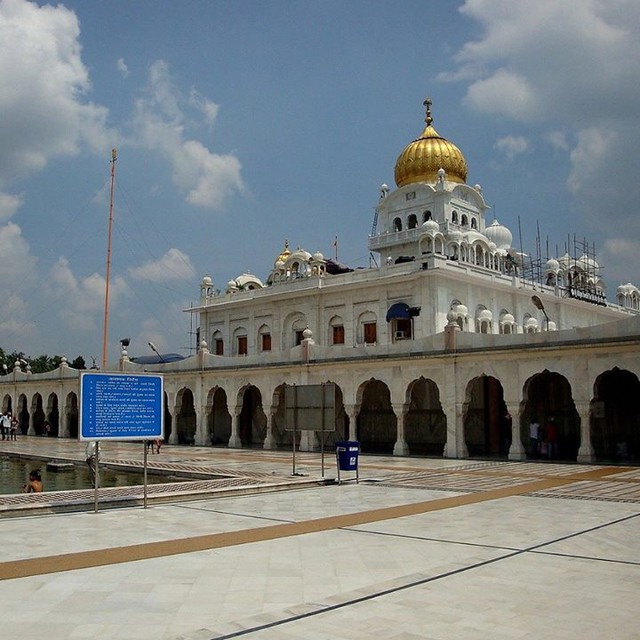 Templo Sij Gurdwara Bangla Sahib. Courtyard of Gurudwara B… Flickr