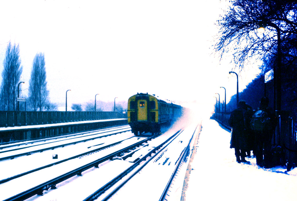 Slide 06527 Byfleet & New Haw Station January 1982 Copyri… Flickr
