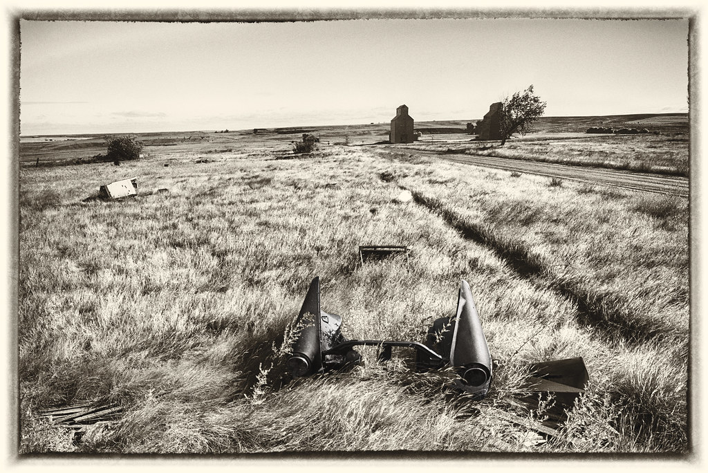 Disappearing ActAbandoned North Dakota Every time I visit… Flickr