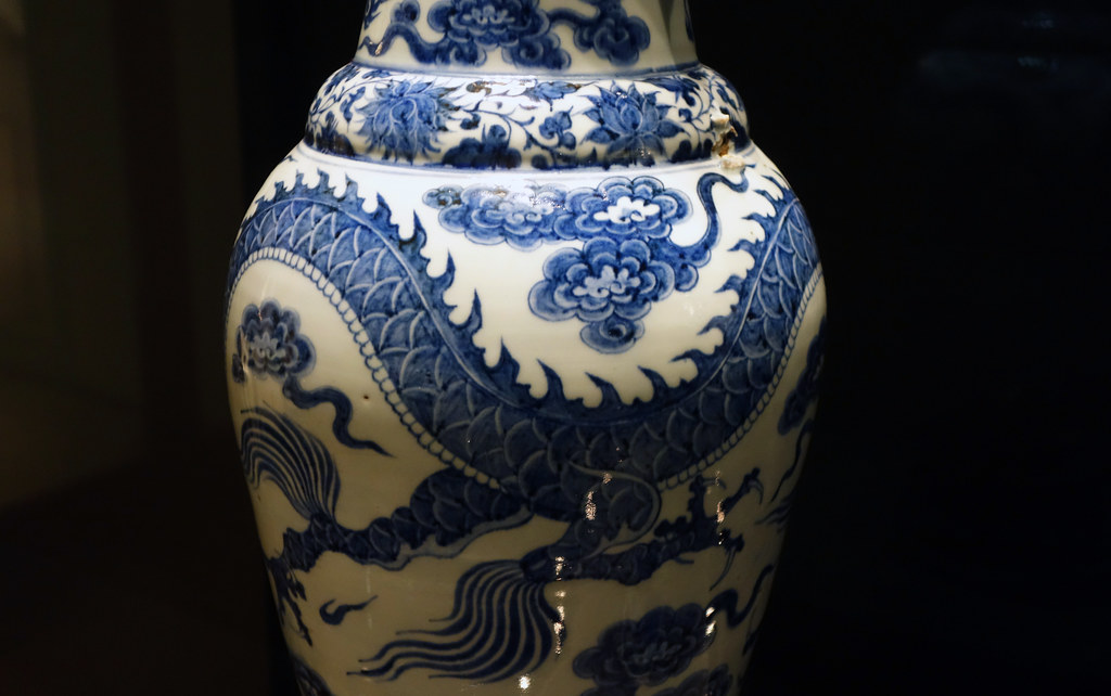 The David Vases (clouds) The David Vases, 1351 (Yuan dynas… Flickr