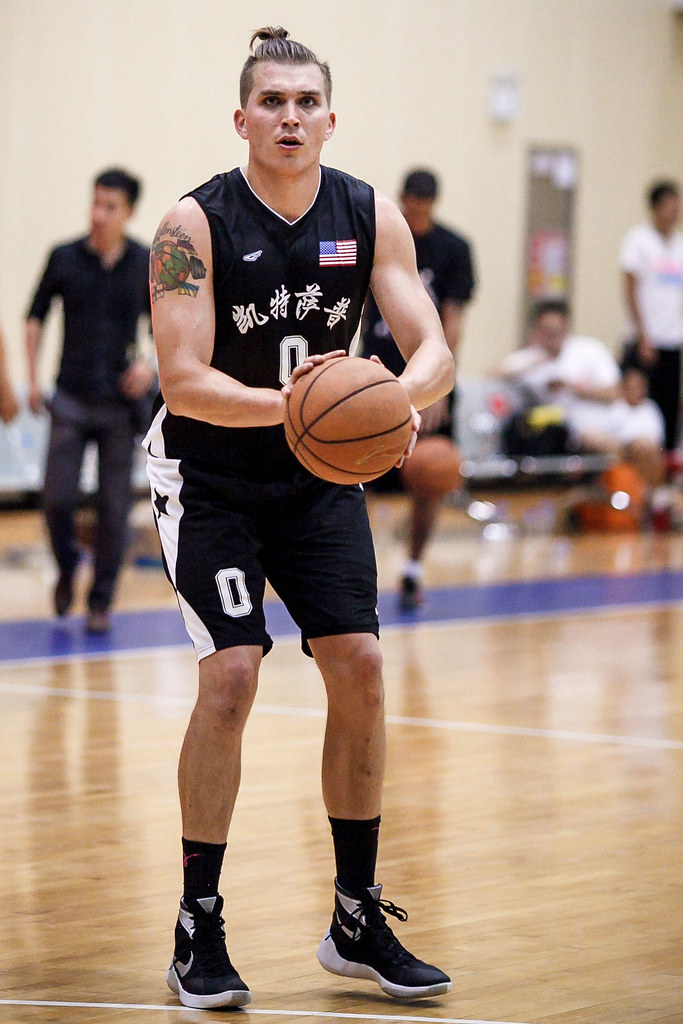 Xinda Basketball Friendly A friendly game between the Shaa… Flickr