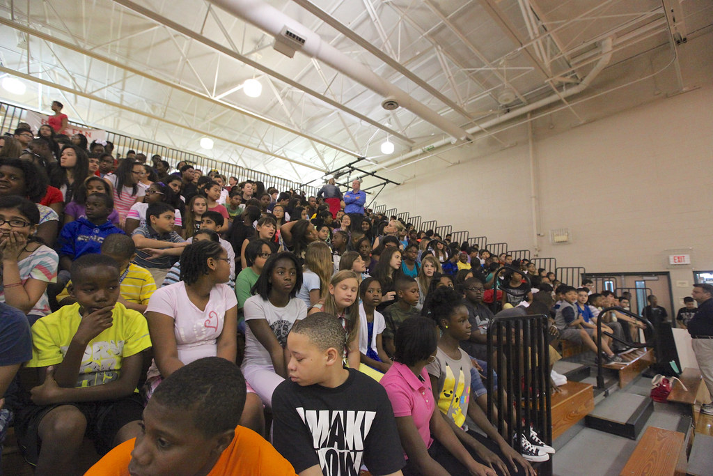 2013 Barbara Bush Middle School Receives 5K and over 23,0… Flickr