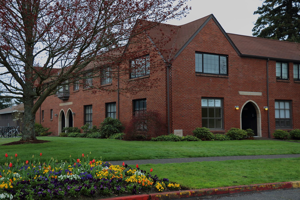 Kittredge Hall Art Department and Gallery at the Universit… Flickr