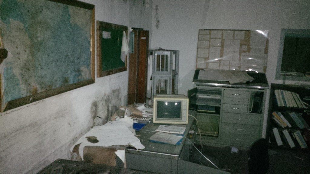 Mould Bay, NWT Exploring abandoned High Arctic Weather Sta