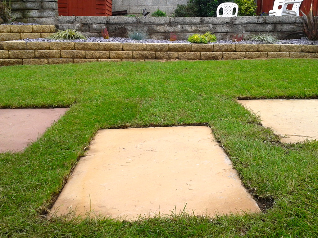 Job 0082013 Lainshaw, KILWINNING Completed garden. Shaun Dowse