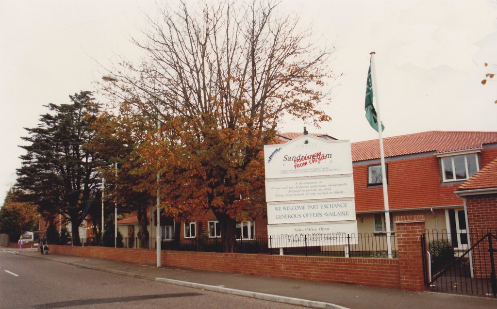 SANDRINGHAM COURT. RD / AVON RD. BOURNEMOUTH. DORSET. 1991 a