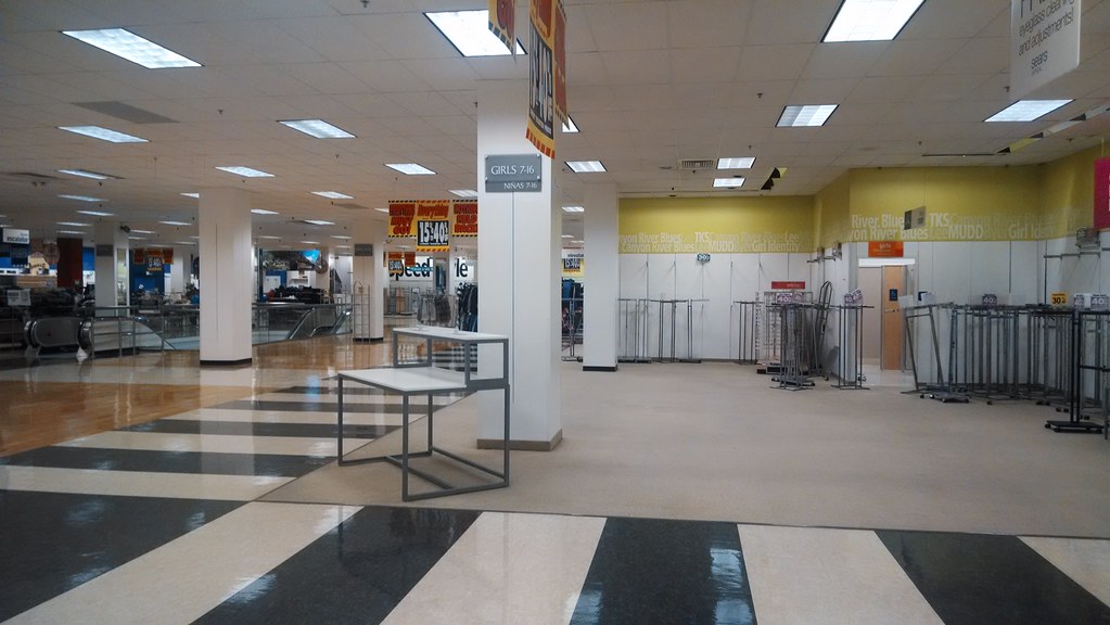 Sears Washington Square Mall This Sears location opened in… Flickr