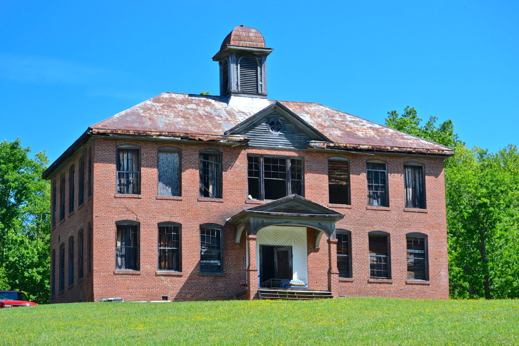 CEDAR BLUFF, VIRGINIA** A very old abandoned hospital on t… Flickr